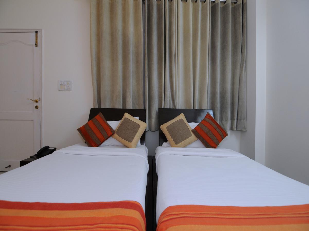 Mehra Residency At The Airport Hotell New Delhi Eksteriør bilde